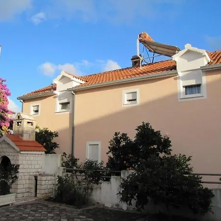 Zdrave - With Parking; דירה *
