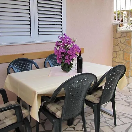 Zdrave - With Parking; דירה